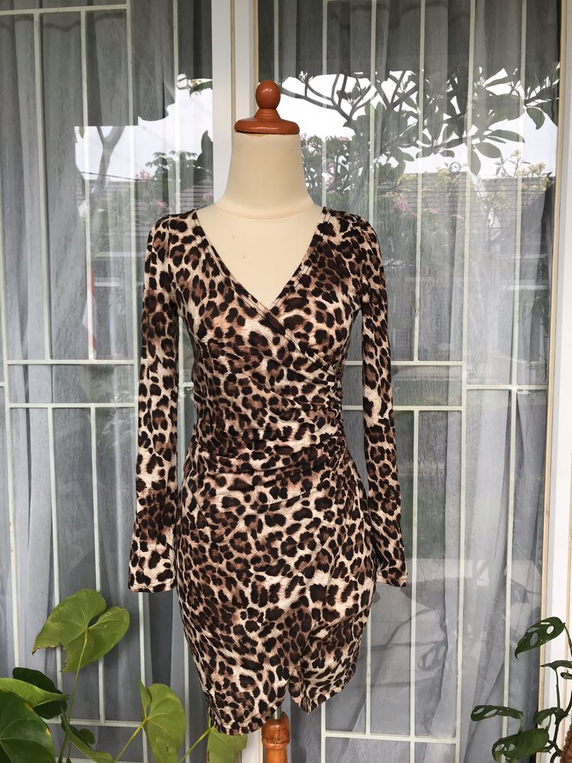 Leopard dress, Fesyen Wanita, Pakaian 