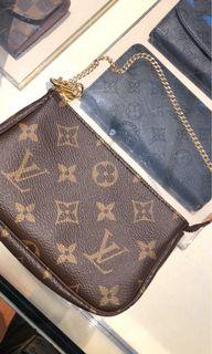 *Ready Stock* Louis Vuitton LV Valentine’s Day 2023 Mini Pochette (Banana  Fizz)