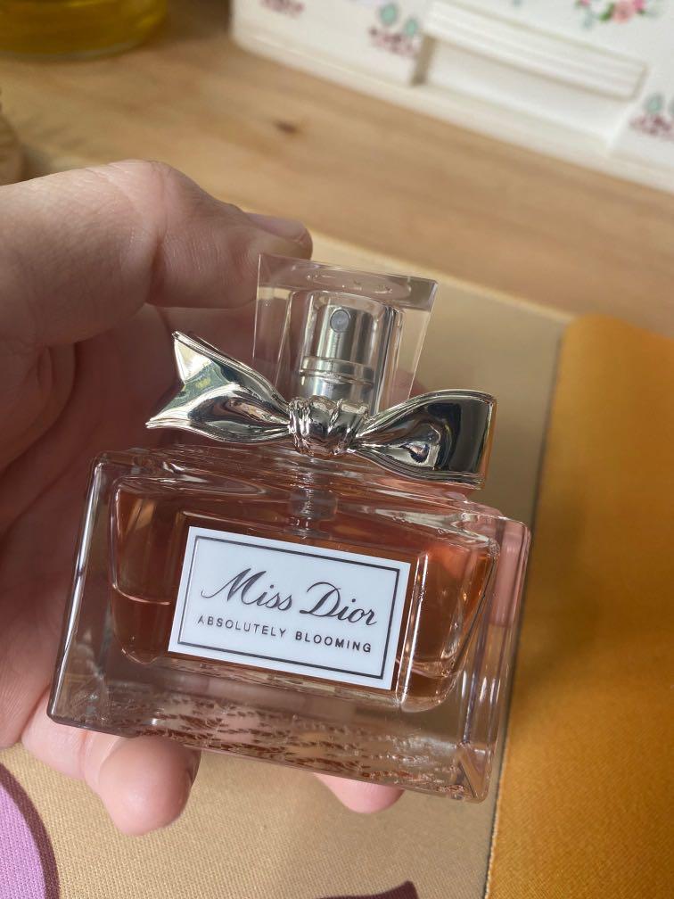 lippen rechter Mm Miss Dior Perfume(EDP)30ml, Beauty & Personal Care, Fragrance & Deodorants  on Carousell