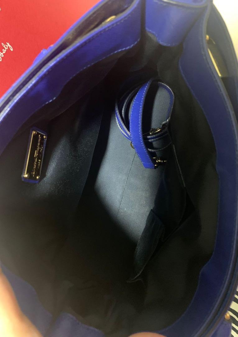 Salvatore Ferragamo (Category: Luxury Bags & Wallets) located in Bulacan. Submitted by shoptodmax (Listing ID 1109425151, Image 2). Description: .