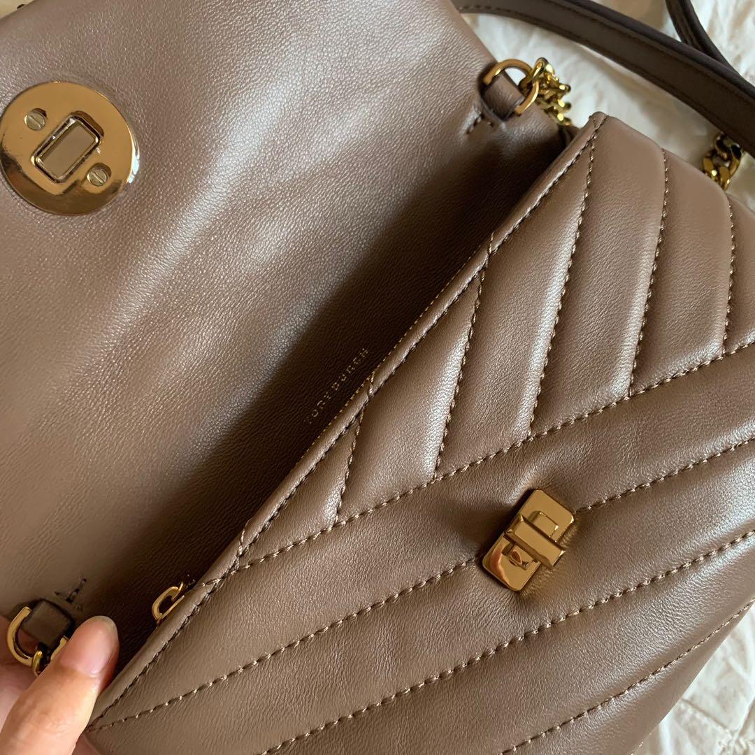 Tory Burch Kira Chevron Tote bag classic taupe, Women's Fashion, Bags &  Wallets, Tote Bags on Carousell