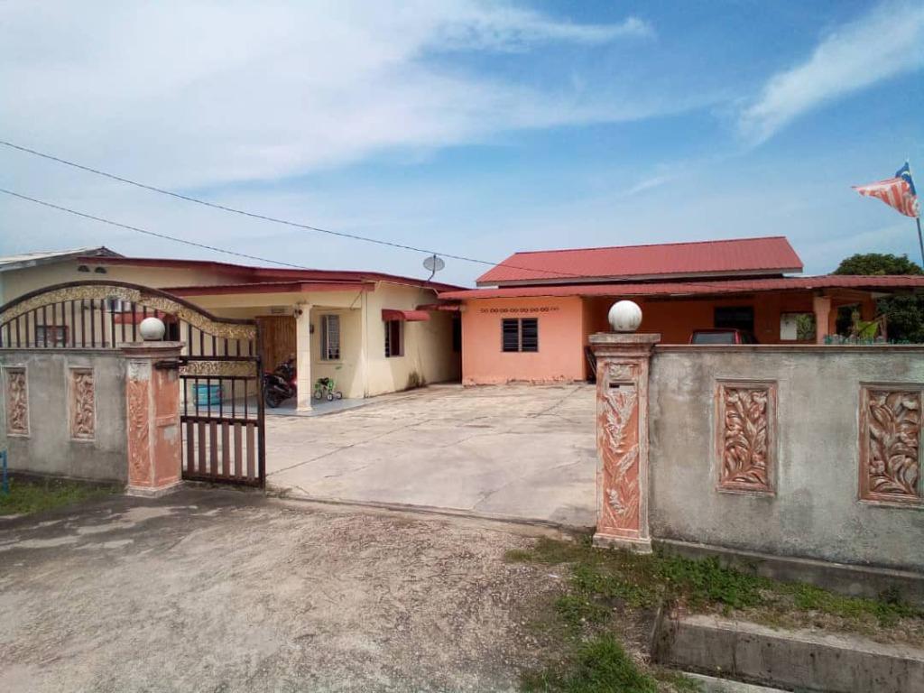 Wts 2 Buah Rumah Semi D Kampung Paya Berenjut Property For Sale On Carousell