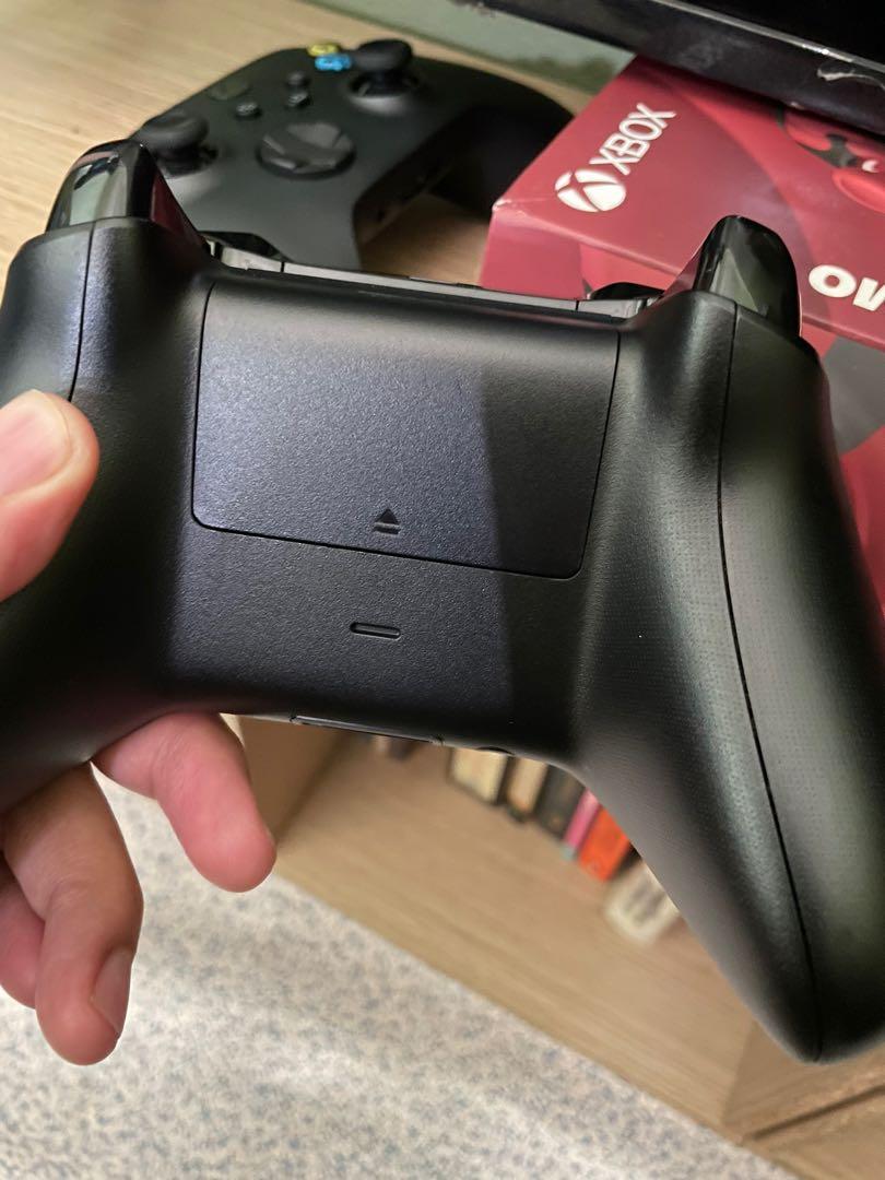 Xbox controller (Category: Controllers) located in Kuala Lumpur. Submitted by funkyfact (Listing ID 1109364780, Image 2). Description: Button LB not fully function.