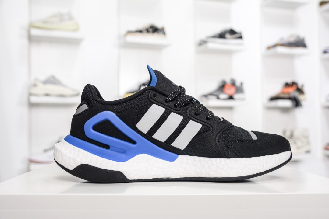 Adidas Originals Day Jogger FW4041 (Mid Season Sale), Men's Fashion,  Footwear, Sneakers on Carousell