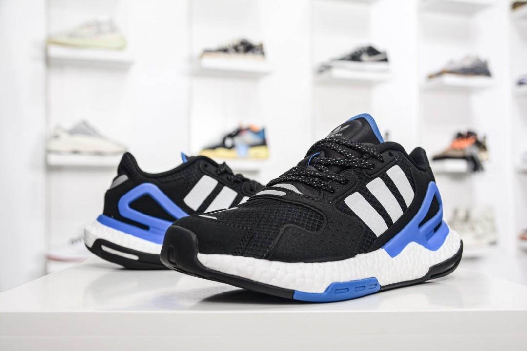 Adidas Originals Day Jogger FW4041 (Mid Season Sale), Men's Fashion,  Footwear, Sneakers on Carousell