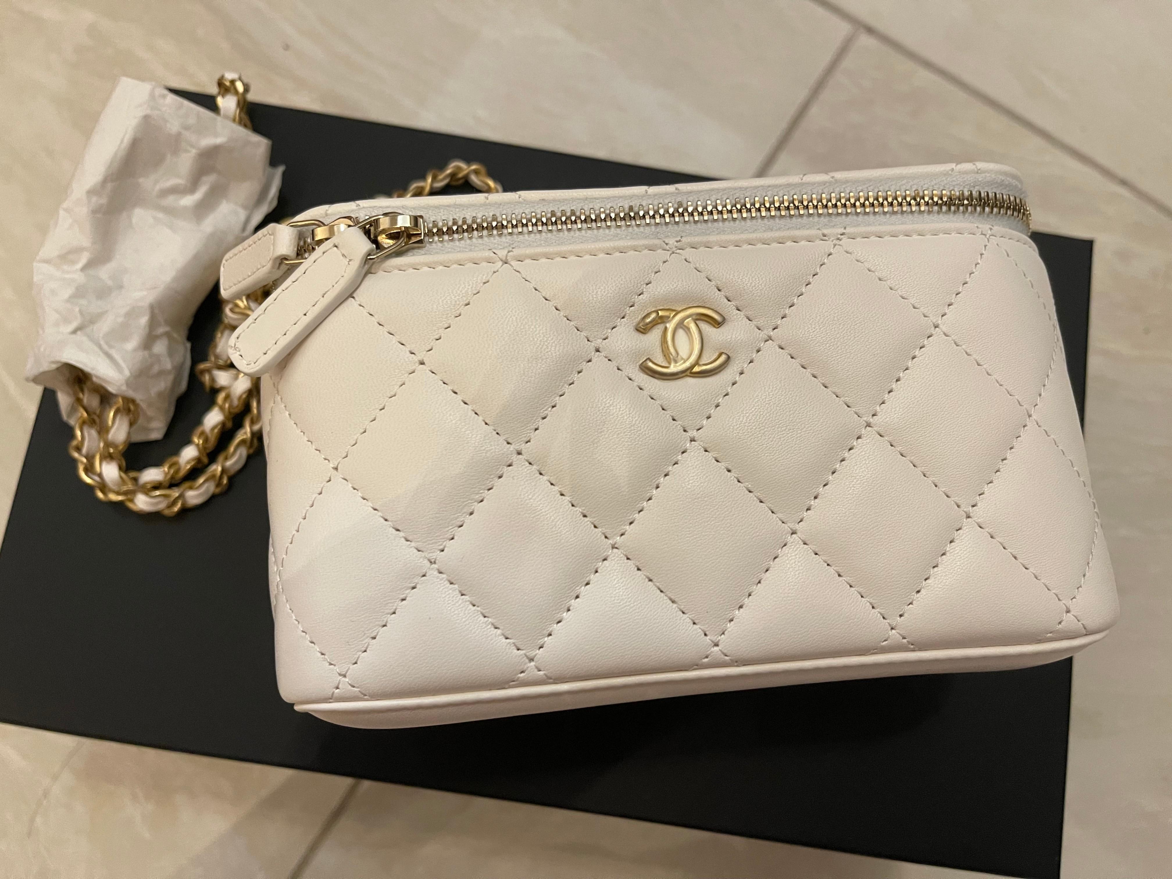 Chanel Gold ball vanity case white, 名牌, 手袋及銀包- Carousell