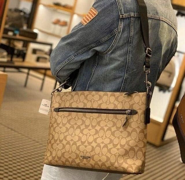 Coach Graham Soft Messenger Crossbody 2 Way Bag