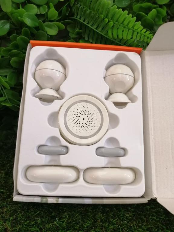 Cocoon Smart Security Kit (Category: Security Systems & CCTV Cameras) located in San Pedro. Submitted by affordable_surplus.1 (Listing ID 1109579426, Image 2). Description: **Features include** -Protect your home with this easy to install kit -Door/window sensors -Motion sensors -Siren which sounds &amp; lights when triggered -Discrete alarms and sensors managed by the Cocoon Connect app -Remotely manage your settings and schedules from anywhere 