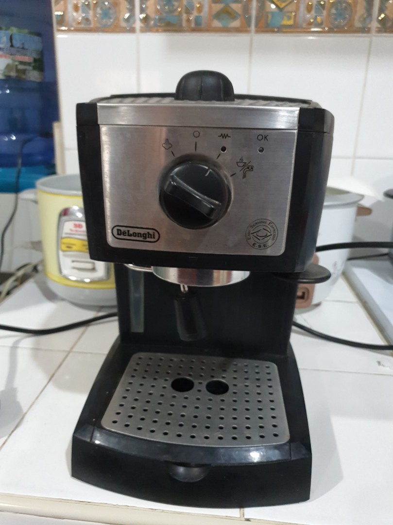Revisión de la máquina de café expreso manual DeLonghi EC 155: rentable