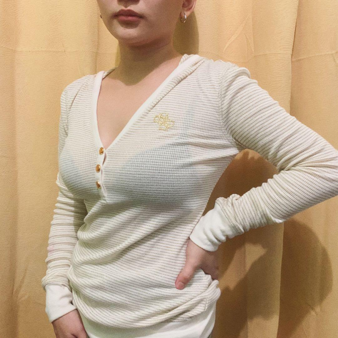 Guess longsleeves with hoodie (Category: Blouses) located in Quezon City. Submitted by cabdeclutters (Listing ID 1109642989, Image 3). Description: With minimal stain but not noticeable. .
