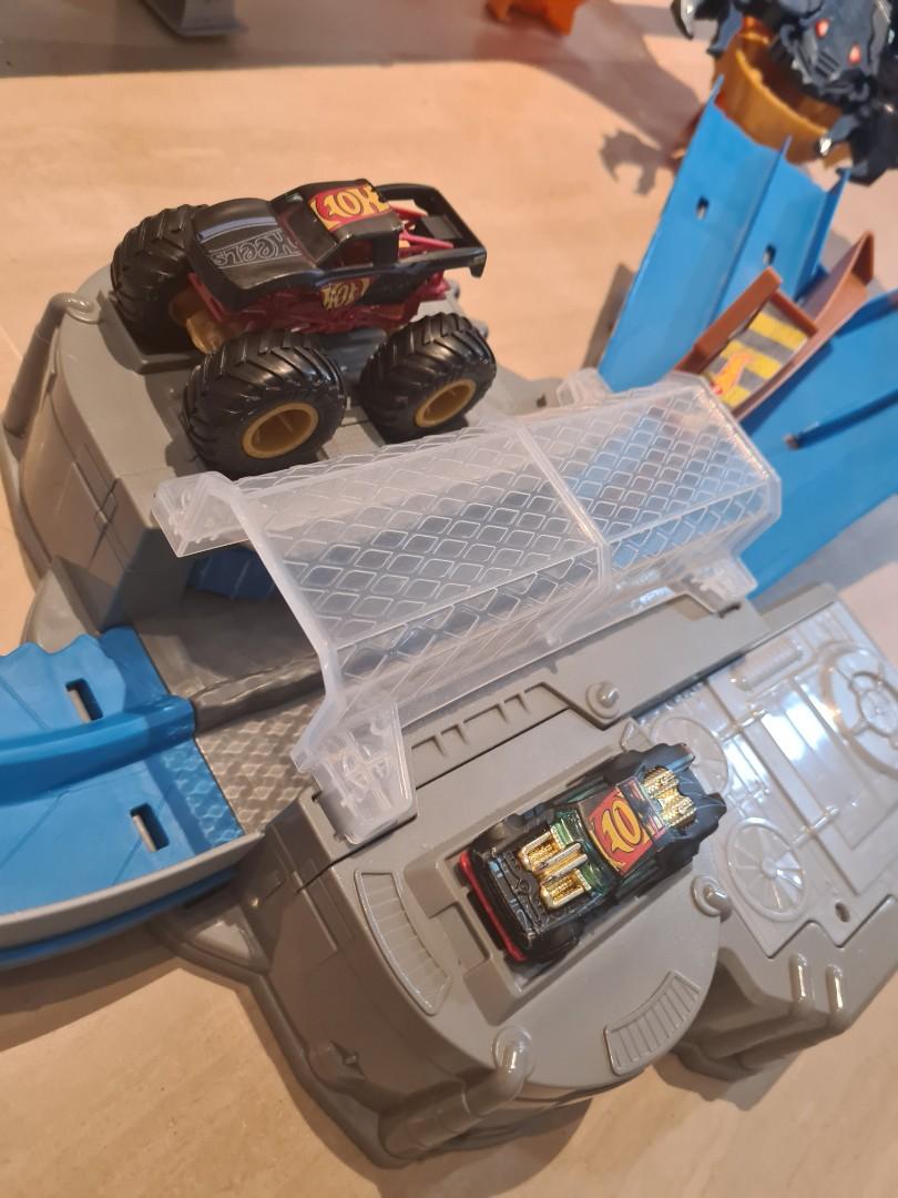 monster truck scorpion playset