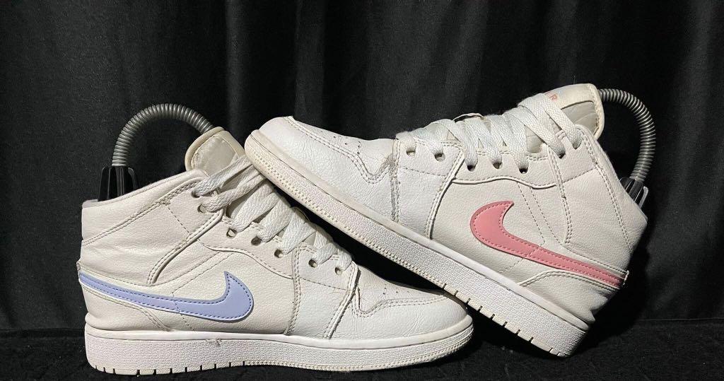 Multi color swoosh store