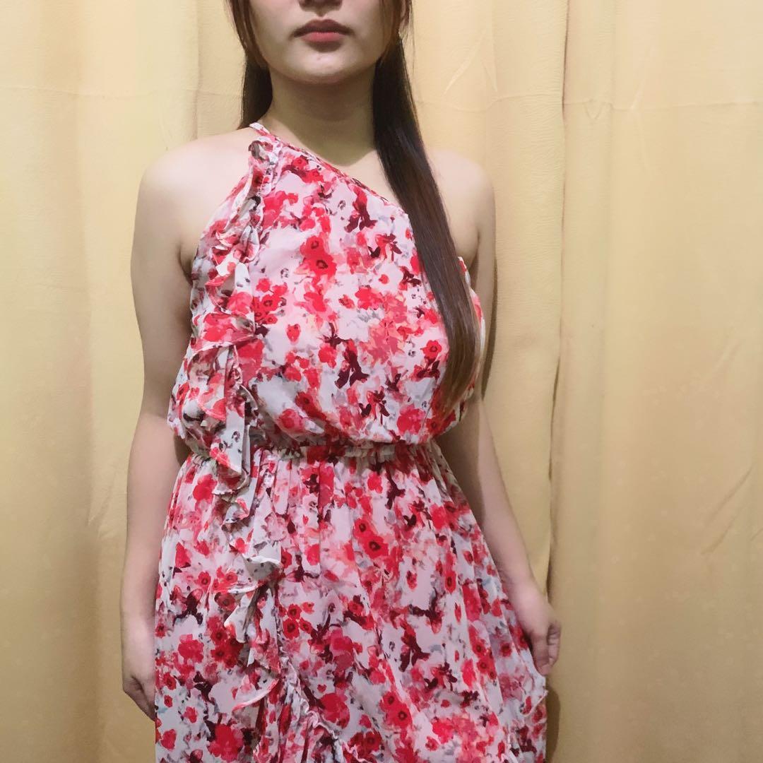 MANGO Floral Dress (Category: Dresses) located in Quezon City. Submitted by cabdeclutters (Listing ID 1109639287, Image 1). Description: .