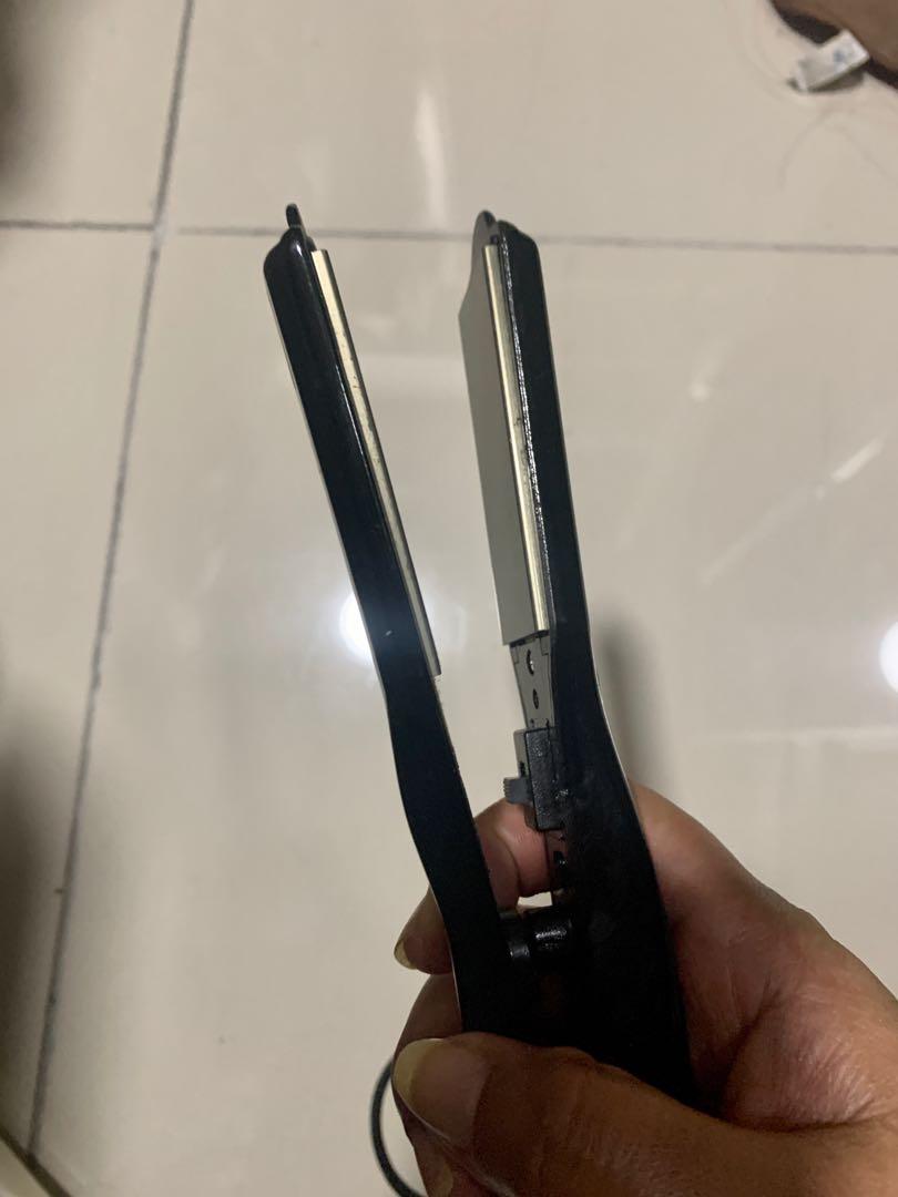 Mini Hair Straightener Black broken in the middle part but still functioning well