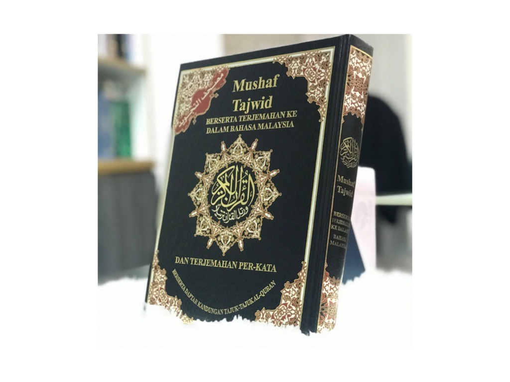 Mushaf Al Quran Tajwid Rasm Uthmani Terjemahan Per Kata Bahasa Melayu Hobbies Toys Books Magazines Religion Books On Carousell