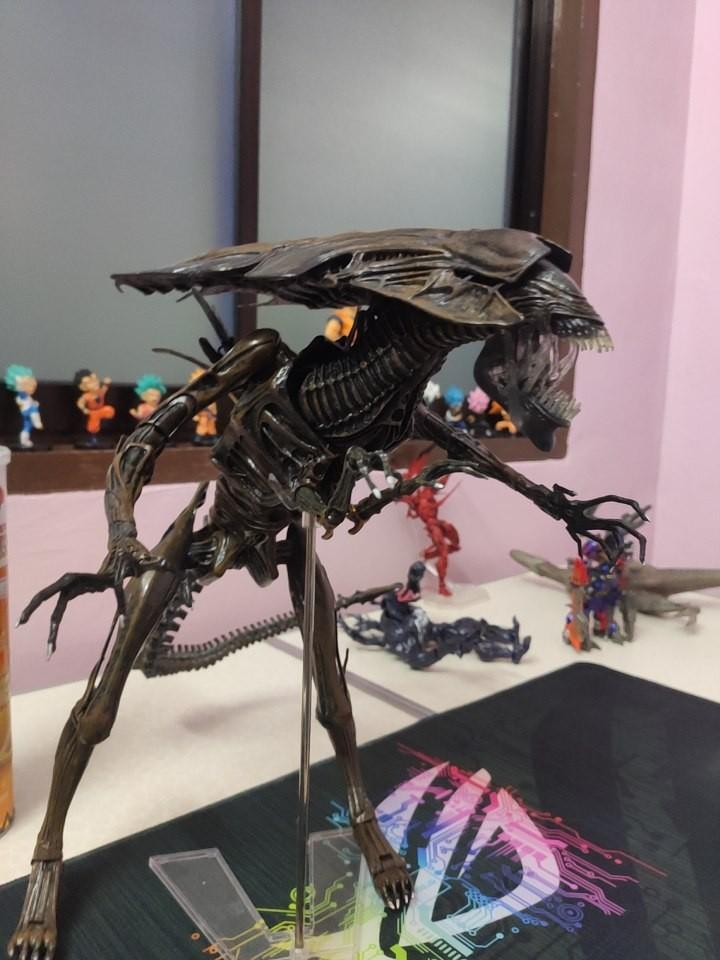 neca alien queen