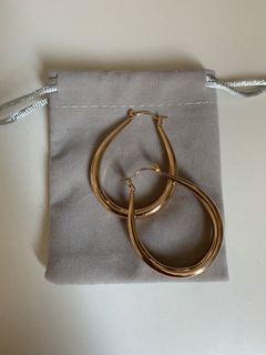 (Category: ) located in . Submitted by sn.closetsale (Listing ID 1109754318, Image 1). Description: .