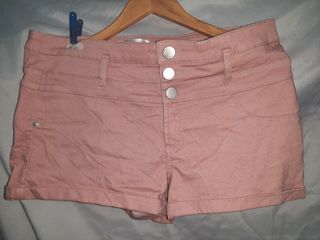 (Category: ) located in . Submitted by voluptuouswardrobe (Listing ID 1106642578, Image 1). Description: .