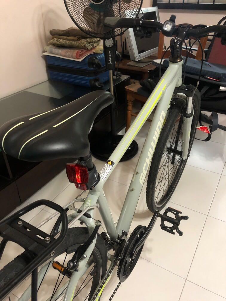 26 inch schwinn searcher women's bike