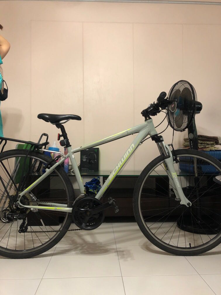 Schwinn Searcher 4 Hybrid bike Sports Equipment Bicycles Parts