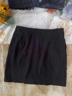 SET SIZE 28 midi and mini black skirt