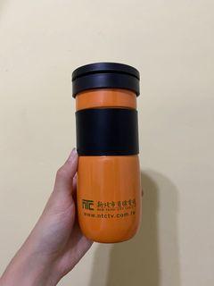 全新 橘色可泡茶水壺(內含泡茶濾網)