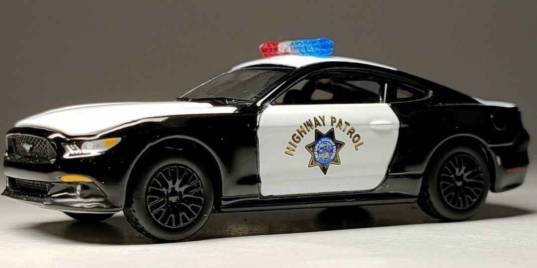 Auto World 2020 Premium AW040 2017 Ford Mustang GT - Black and White California Highway Patrol Police - Loose, Toys & Games, Diecast & Toy Vehicles on Carousell