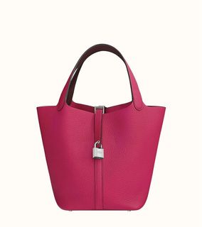(Category: ) located in . Submitted by smollwardrobe (Listing ID 1109843365, Image 1). Description: .
