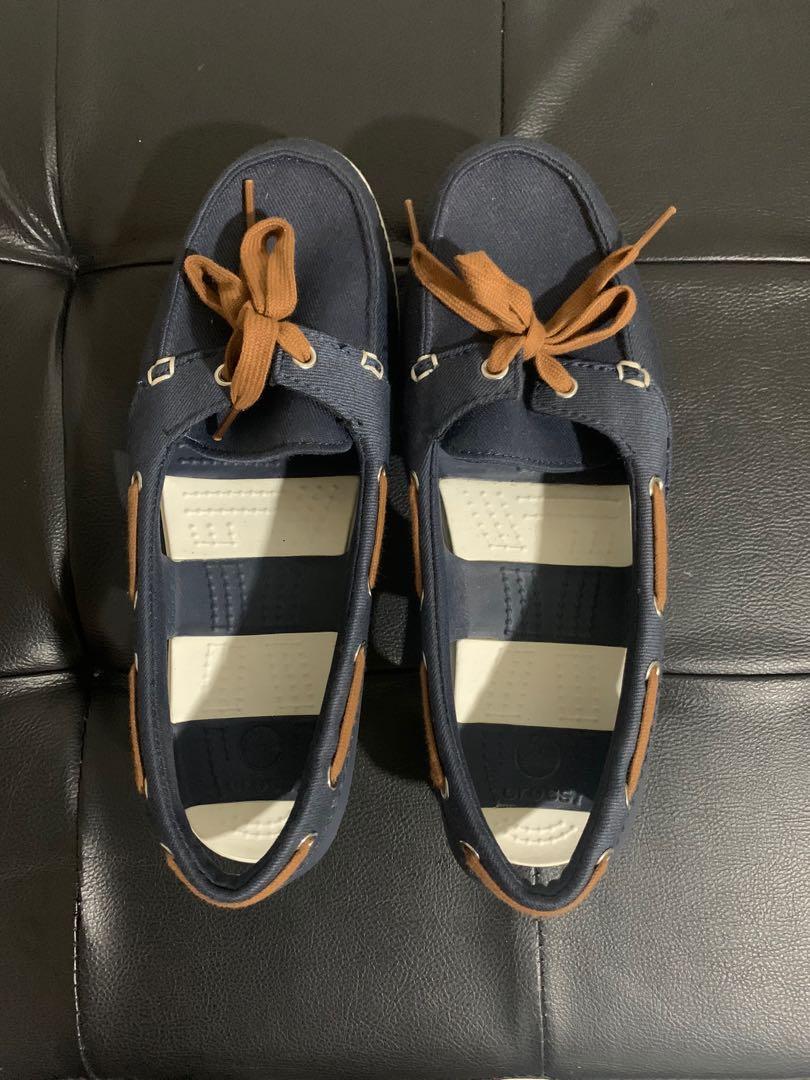 womens size 7 in crocs