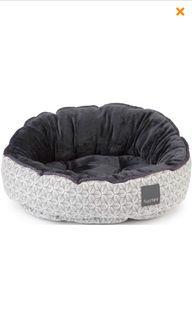 FuzzYard Reversible Dog Bed Medium (Fandango)