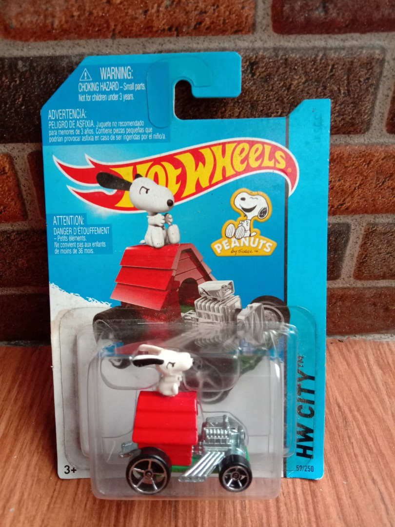 Hotwheels snoopy edisi pertama, Toys & Collectibles, Mainan di Carousell