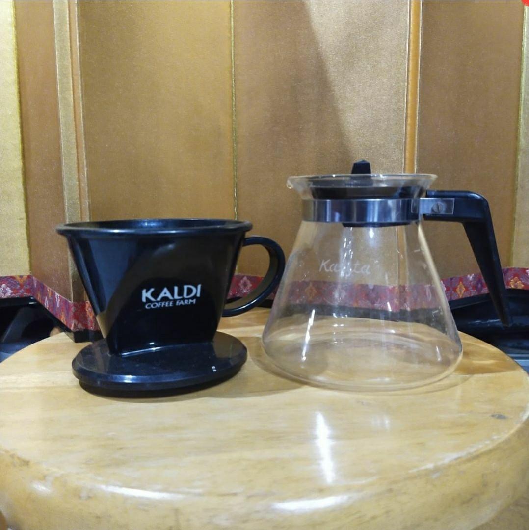 Kalita Glass Coffee Server & Kaldi Dripper (Category: Coffee & Tea Tableware) located in Quezon City. Submitted by kittycatmom (Listing ID 1109939701, Image 2). Description: Shipping c/o buyer RFS - for my niece's formula milk 😊.