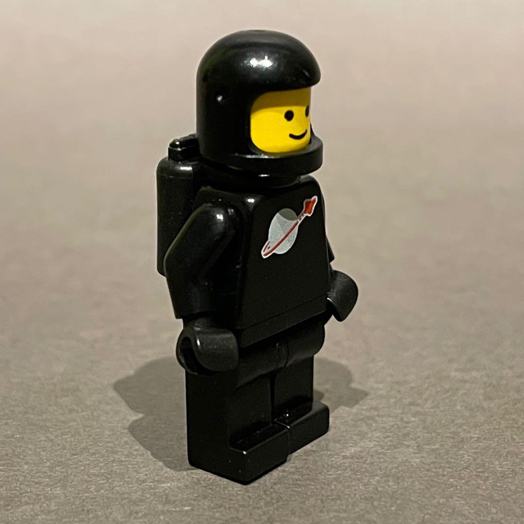 Lego sales black astronaut