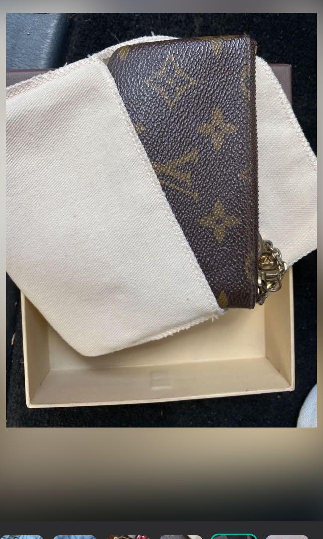 Louis Vuitton key pouch/keychain (Category: Luxury Bags & Wallets) located in Cainta. Submitted by jtc23 (Listing ID 1109808163, Image 2). Description: Lv key pouch With dust bag and box 8k LP 7000 6500 with no box key chain alone Ung chain nya and gold holder is a bit rusty na ❤️ Code : 8907 EA Code is mid/late 80’ Year 1989 month July /07 bag charm key holder code EA please see attached photos for code .