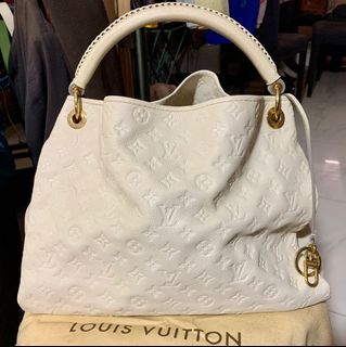 (Category: ) located in . Submitted by jasline.peipei (Listing ID 1109873890, Image 1). Description: .