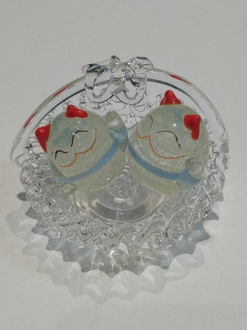 台灣特色夜光石貓咪Meow一對連水晶籃子🤩姜濤姜B拍檔🤣, 其他, 其他- Carousell