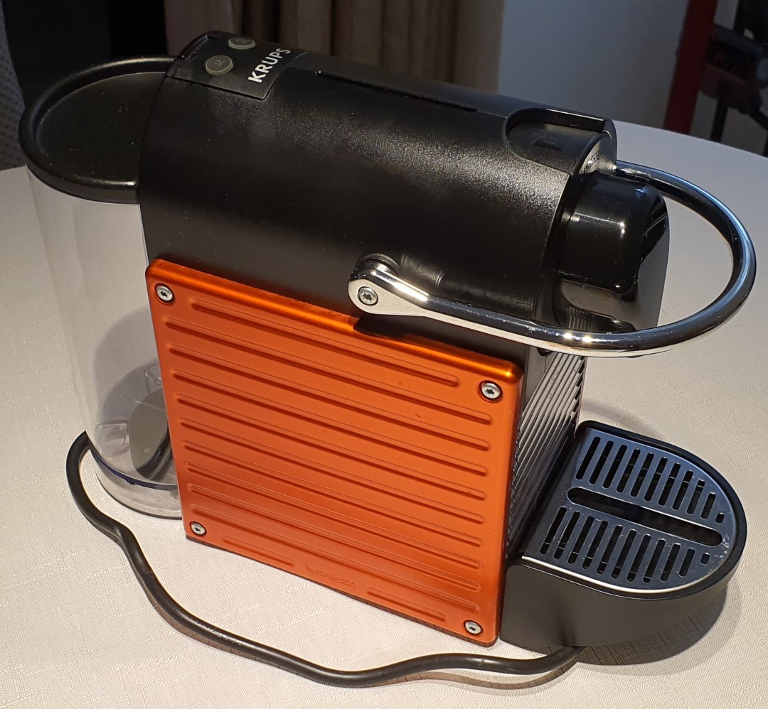 Nespresso Pixie in Red!, TV & Home Appliances, Kitchen Appliances