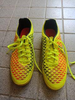 nike studs football boots