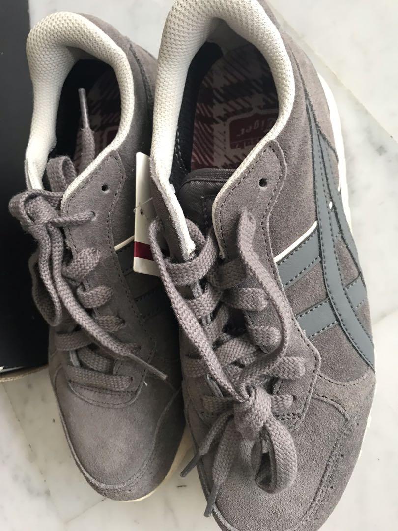 Onitsuka Tiger (Category: Sneakers) located in Singapore. Submitted by simply.joy (Listing ID 1109842684, Image 1). Description: Leather Women size US 4 Eur 36 Self pick up .