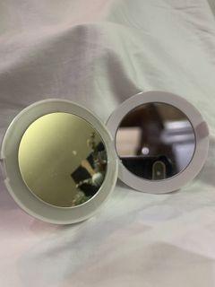 Pocket LED face mirror