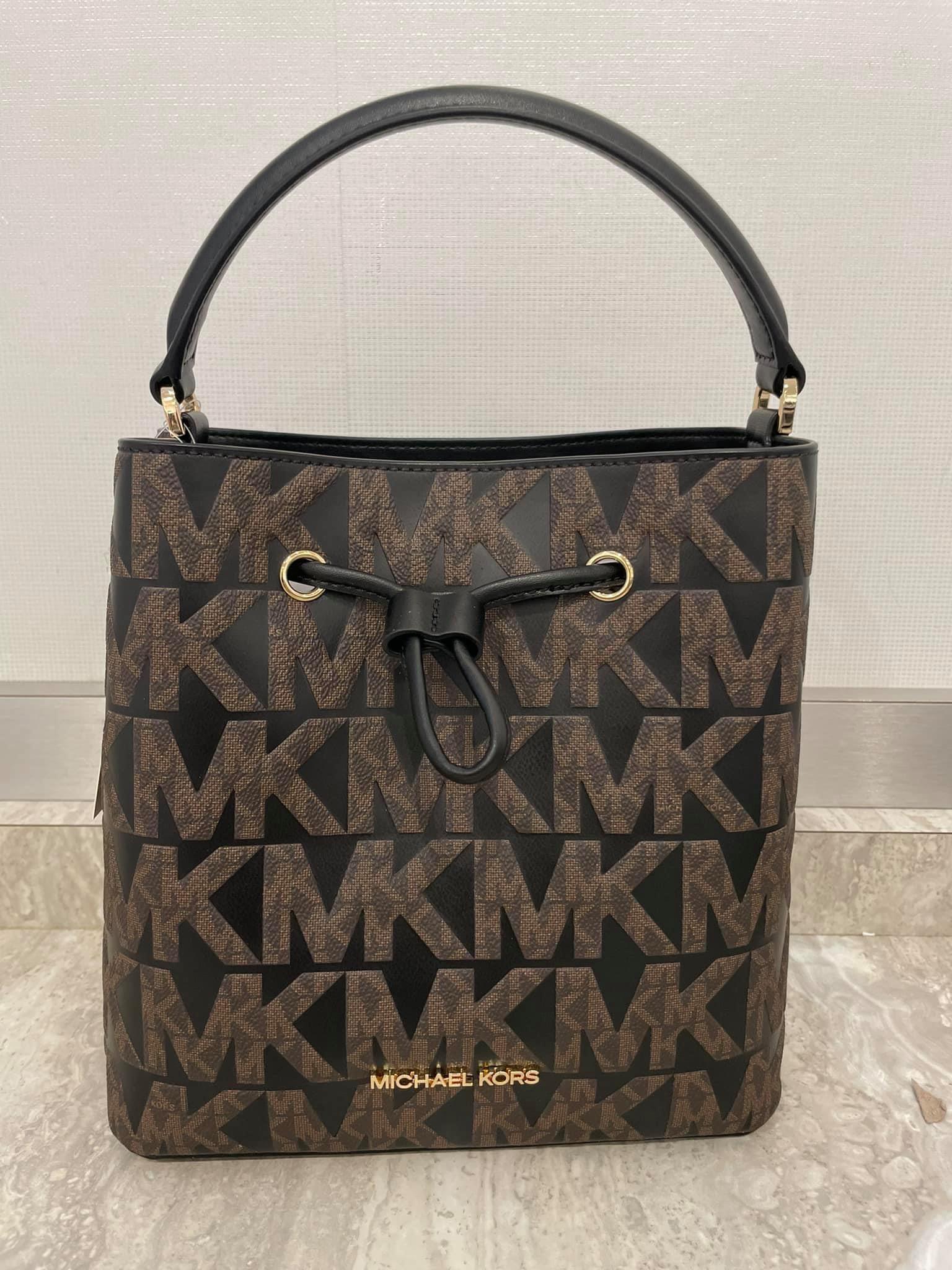 Michael Kors Suri Small Bucket Crossbody Bag, Women's Fashion, Bags &  Wallets, Cross-body Bags on Carousell