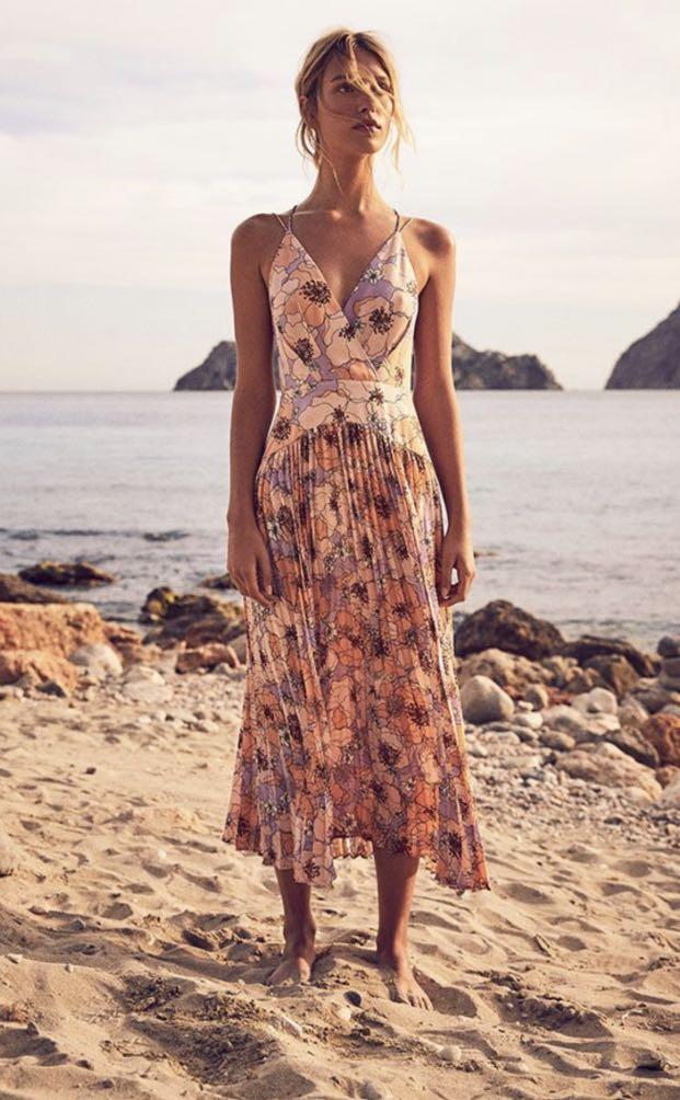CLEARANCE REISS Corrine midi dress bridesmaids authentic multi florals Women s Fashion Dresses Sets Dresses on Carousell