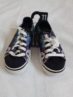 Sepatu anak monster jam