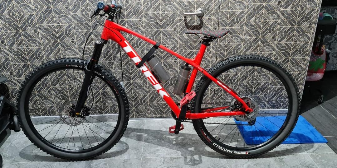 Trek marlin 5 pedal size sales