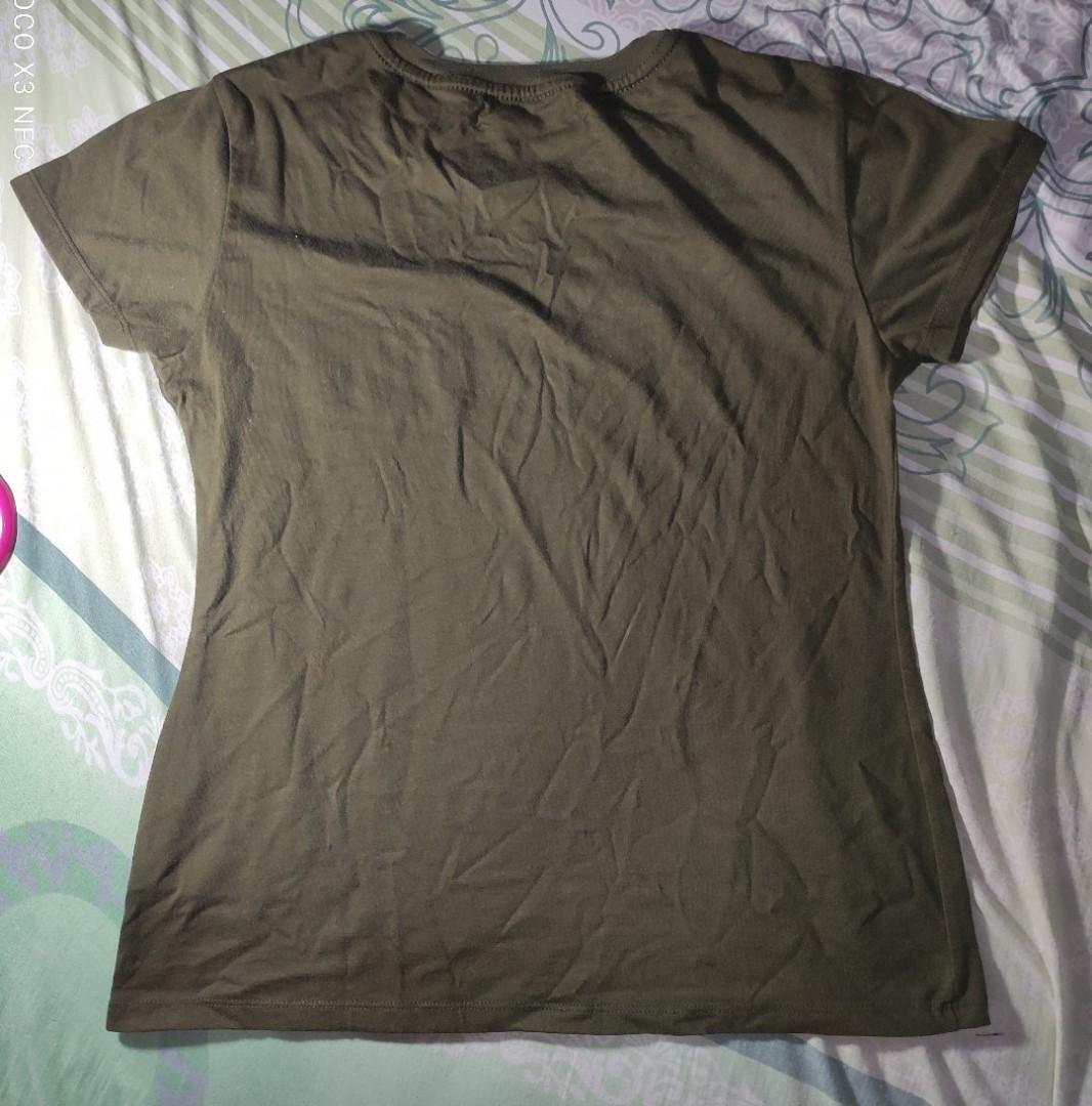 Women's shirt (Category: Shirts) located in Mandaluyong City. Submitted by fluffel (Listing ID 1109804559, Image 2). Description: -Brand: Penshoppe -Size: Medium •Can fit S-M -With small pocket on left breast -Color: Army Green -used but not abused -Condition: 8.5/10 Payment can be through GCash or COD.