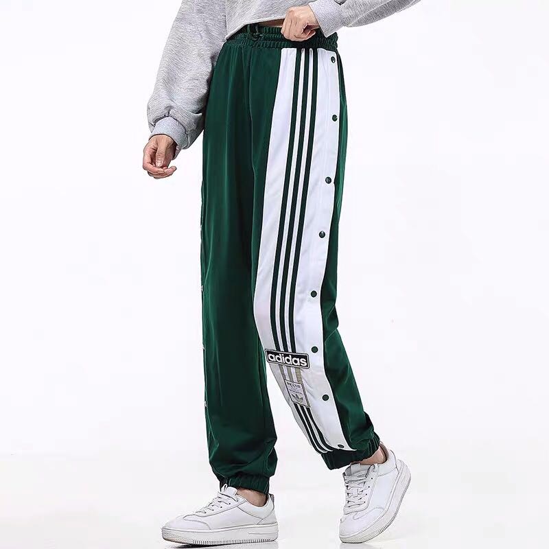 Brand new Adidas Leggings size L ($100 include shipping), 女裝, 褲＆半截裙, 牛仔褲、 Leggings - Carousell