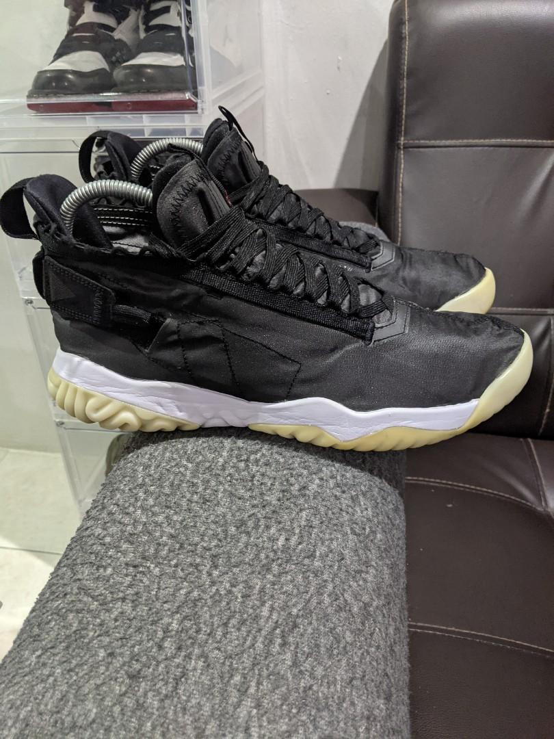 Jordan proto react black white hot sale