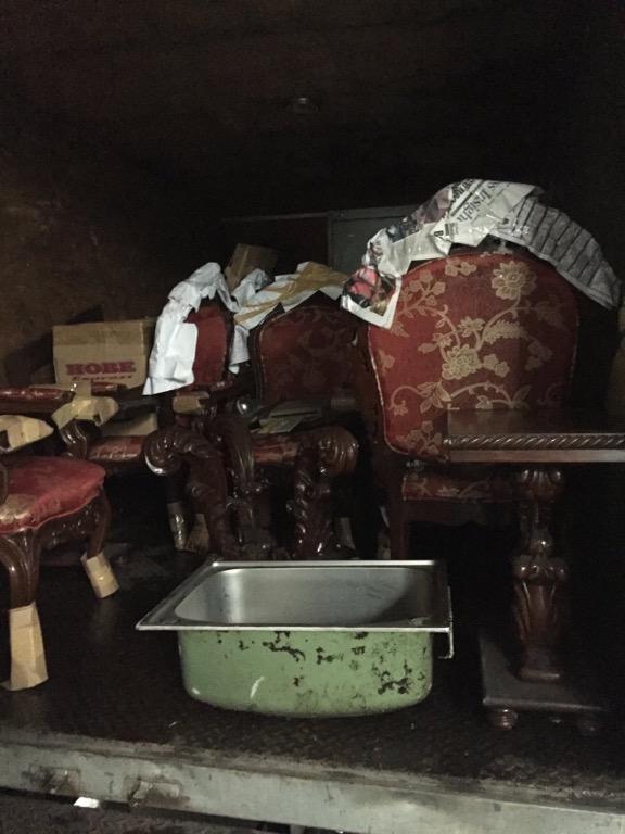 Antique Narra Set (Category: Sofas) located in Makati City. Submitted by bargainhunter2021 (Listing ID 1110031503, Image 2). Description: Narra set. Like new .