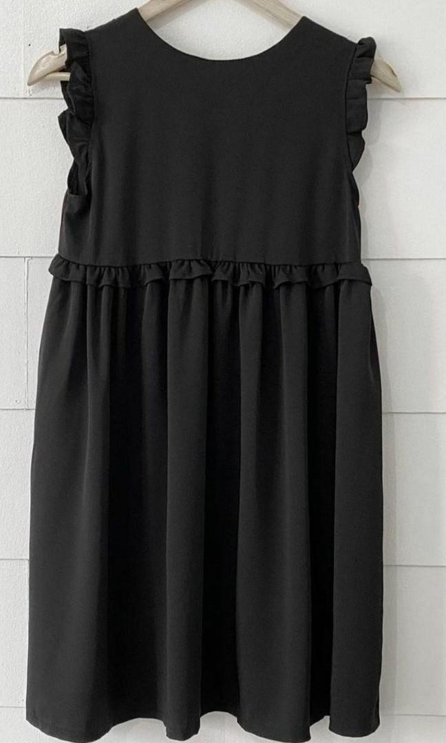 Baby doll smock dress (Category: Dresses) located in Muntinlupa City. Submitted by elle_declutter (Listing ID 1110089722, Image 1). Description: ▪️Never worn ▪️ Photo taken from the online store where I bought the dress ▪️Can fit XS to Small.
