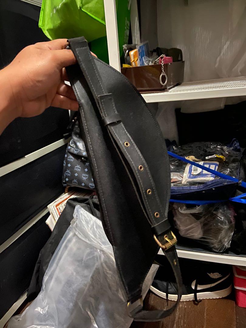 Black fanny pack (belt bag) (Category: Belt bags, Clutches and Pouches) located in Manila. Submitted by freddiectable (Listing ID 1110045674, Image 3). Description: .